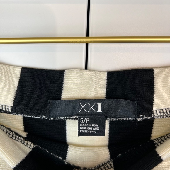 XXI by Forever 21 Women's Black and White Striped Mini Skirt - Picture 11 of 13